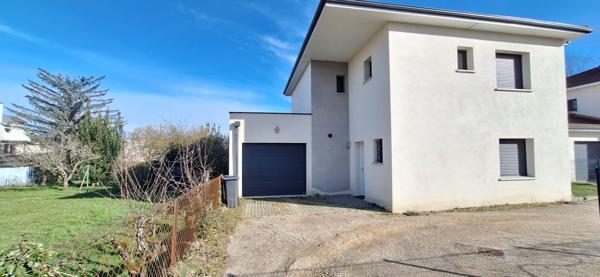 Maison contemporaine  2019 à vendre à Bourg-en-Bresse  , 3 ch , un garage - Référence FD3545