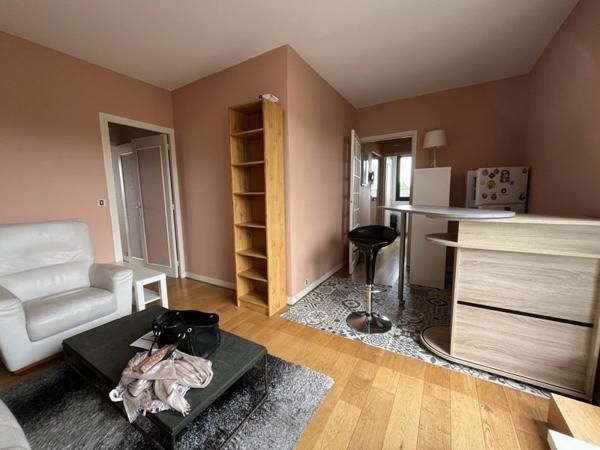 Appartement à louer 770 € CC Tours 2 p 35 m² DPE F
