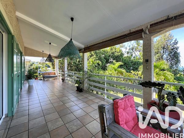 Maison à vendre 6 pièces 202 m² Le Tampon