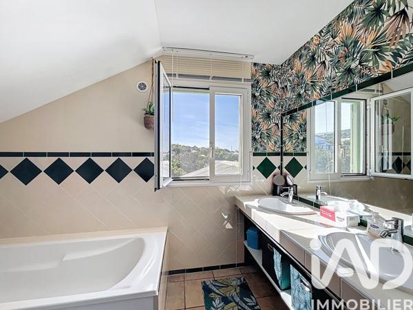 Maison à vendre 6 pièces 202 m² Le Tampon