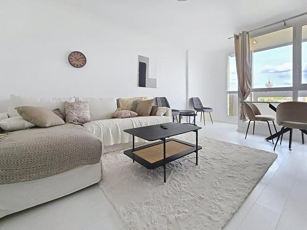 DEUX PIECES AVEC BALCON + CAVE + PARKING