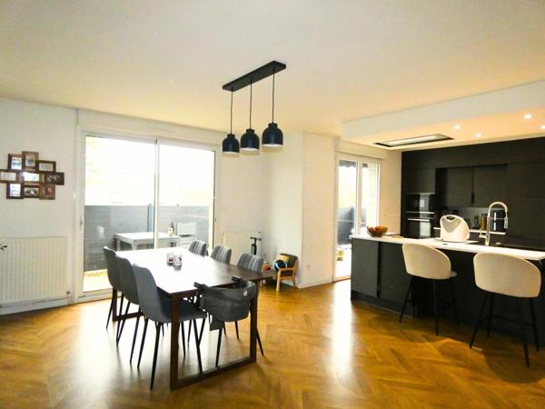 Maison rénovée de 118 m² située près des axes routiers principaux et 15 km de Laval