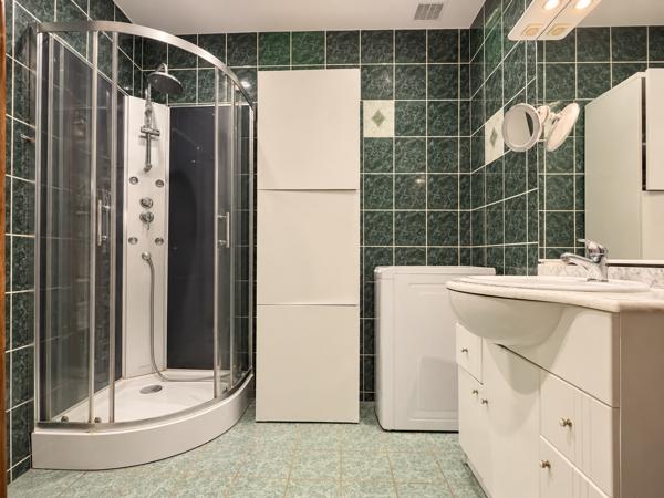 Maison
         3 pièces
        - 62 m² Exclusivité 190 000 € *