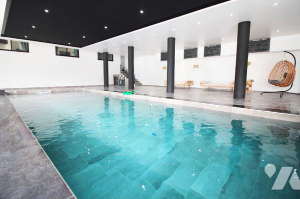 Villa d'architecte de 310m2 habitables (+ piscine intérieure + sous-sol + extérieurs) à Aubagne