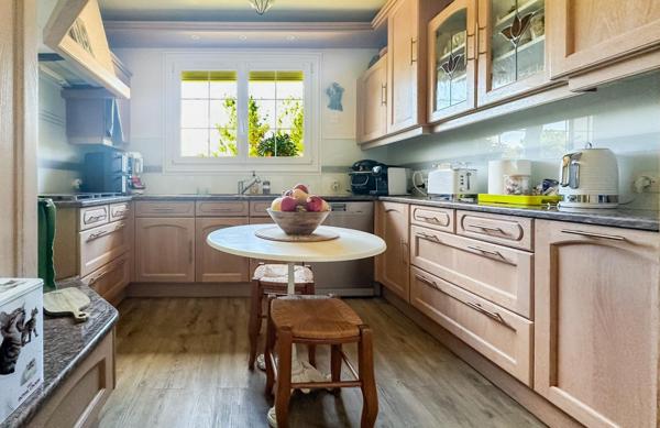 Maison à Yvré-l'Évêque, 72530 - 6 pièces 162m²