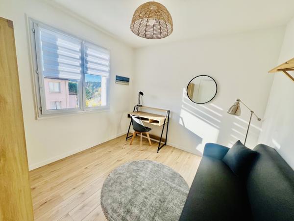Appartement T5 meublé avec terrasse et parking - Aix en Provence - Réf. g69