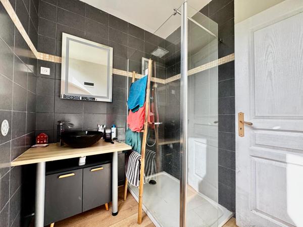 Maison 68 m2 - 3 chambres- sous-sol total- terrain 466 m2