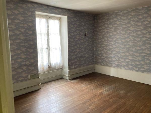 Maison de campagne de 150 m2 habitable avec terrain attenant et clos à 20 minutes de l'A5 et 2h30 de Paris !