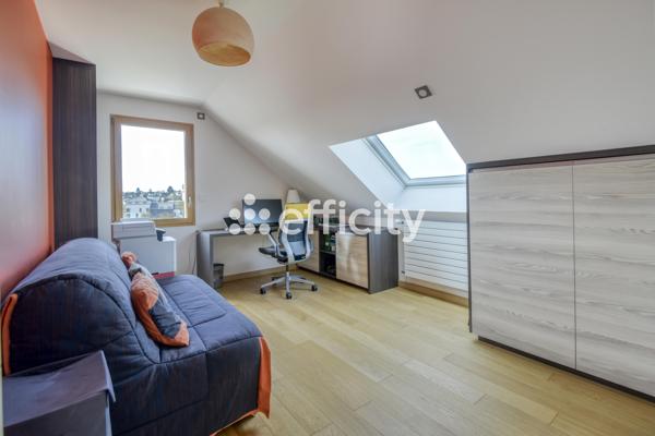 Appartement
         6 pièces
        - 128 m² Bien prestige 573 000 € *