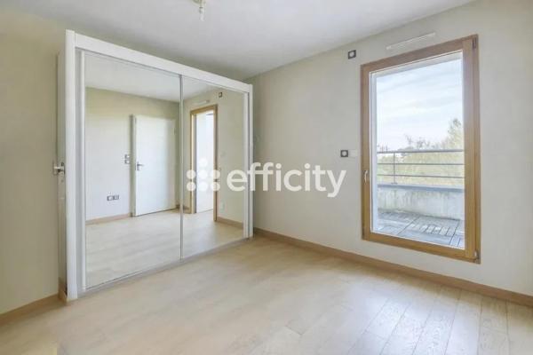 Appartement
         6 pièces
        - 128 m² Bien prestige 573 000 € *