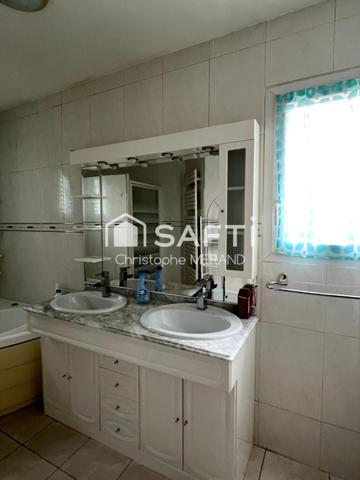 Maison 4 chambres dans le Centre de DANGE avec piscine