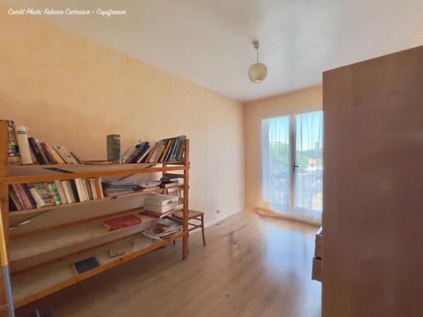 Clermont-Ferrand (63) Croix de Neyrat, Maison familiale avec 4 chambres, garage et jardin à réinventer selon vos envies