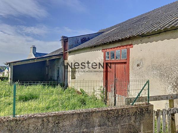 Terrain constructible avec bâtisse en pierre à vendre à 450 m du bourg de Muzillac