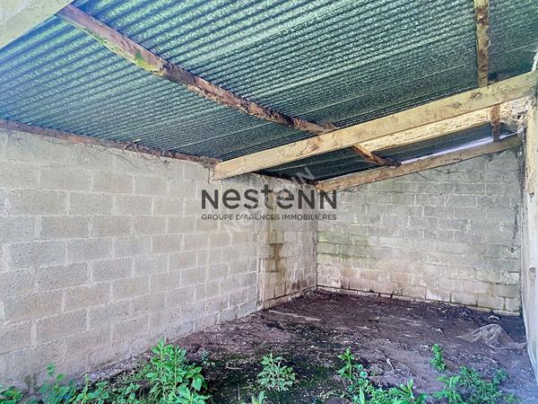 Terrain constructible avec bâtisse en pierre à vendre à 450 m du bourg de Muzillac