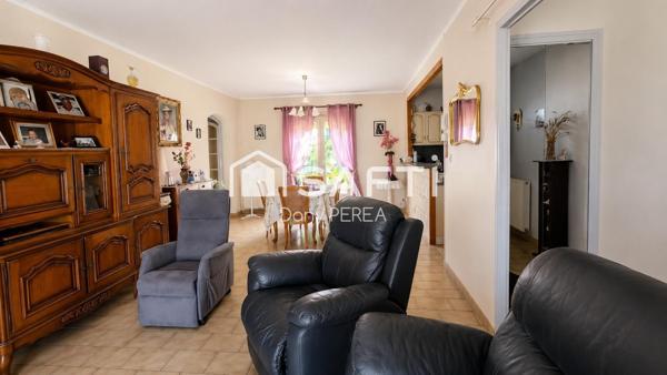 ? SAINT-LAURENT-D’AIGOUZE — Maison de plain-pied 100 m², 3 chambres, jardin et garage.