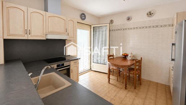 ? SAINT-LAURENT-D’AIGOUZE — Maison de plain-pied 100 m², 3 chambres, jardin et garage.