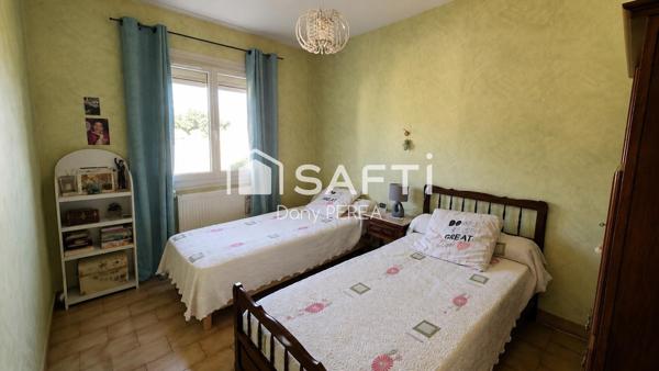 ? SAINT-LAURENT-D’AIGOUZE — Maison de plain-pied 100 m², 3 chambres, jardin et garage.