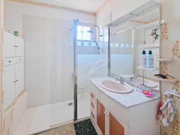Maison T3 97 m², 4 faces, terrain 715 m², garage