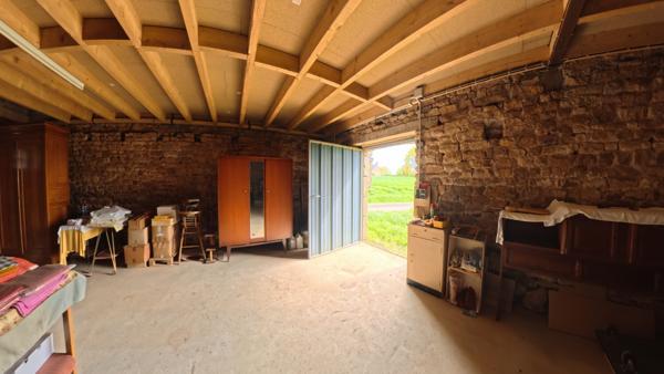 Bâtisse en pierre à fort potentiel avec renovation