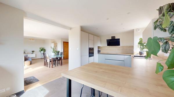 Duplex 3 chambres – Terrasse et beaux volumes