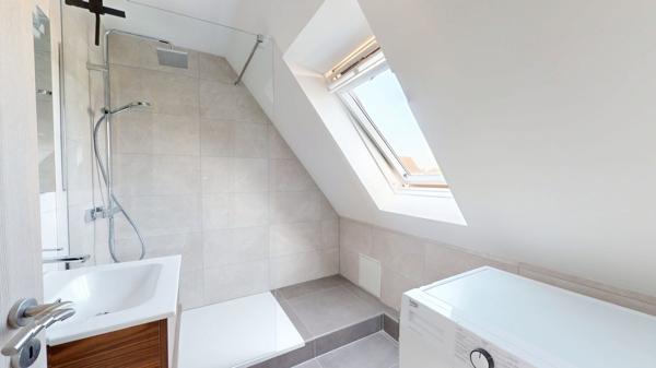 Duplex 3 chambres – Terrasse et beaux volumes