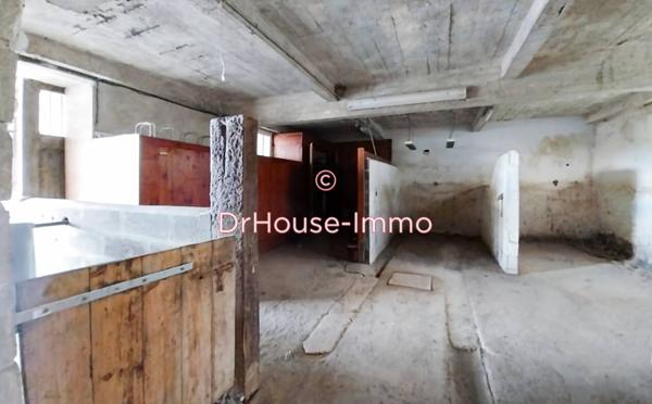 Bien immobilier à vendre 8 pièces de 220 m²