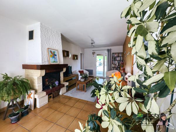 Maison
         5 pièces
        - 95 m² Exclusivité 259 000 € *