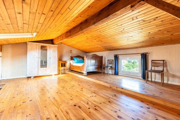 Échoppe en pierre avec jardin sans vis-à-vis et garage - 158 m2 au sol