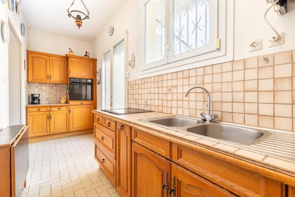 Échoppe en pierre avec jardin sans vis-à-vis et garage - 158 m2 au sol