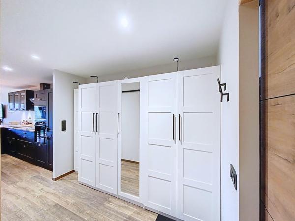 SUPERBE appartement, refait à neuf en 2023, vendu meublé, mobilier et cuisine de haute qualité