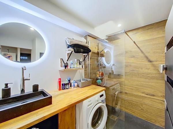 SUPERBE appartement, refait à neuf en 2023, vendu meublé, mobilier et cuisine de haute qualité