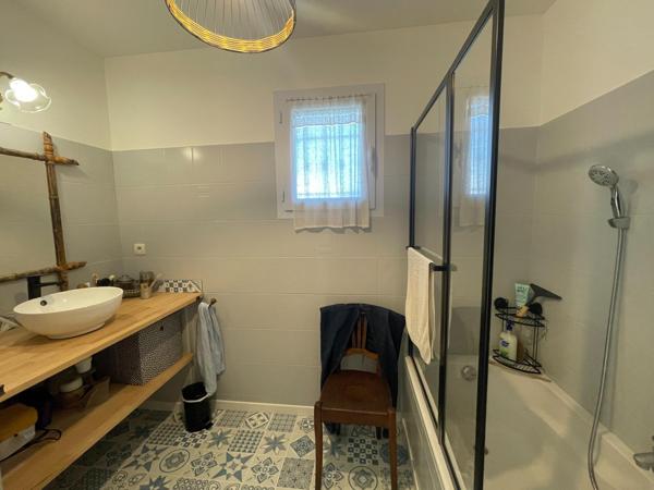 Vous cherchez un cadre de vie privilégié en pleine nature tout en étant proche des commodités ?