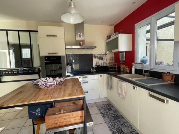 Vous cherchez un cadre de vie privilégié en pleine nature tout en étant proche des commodités ?