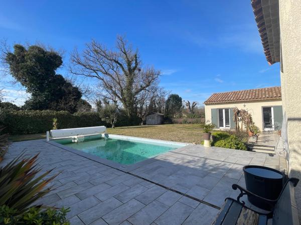 Vous cherchez un cadre de vie privilégié en pleine nature tout en étant proche des commodités ?