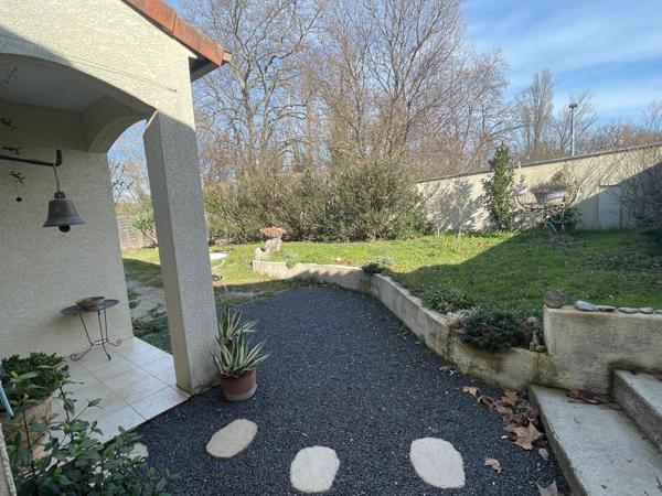 Vous cherchez un cadre de vie privilégié en pleine nature tout en étant proche des commodités ?