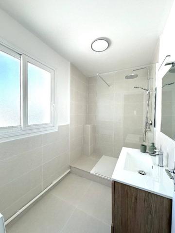 SAINT-PALAIS-SUR-MER, APPARTEMENT AVEC ROOFTOP ET APERÇU MER