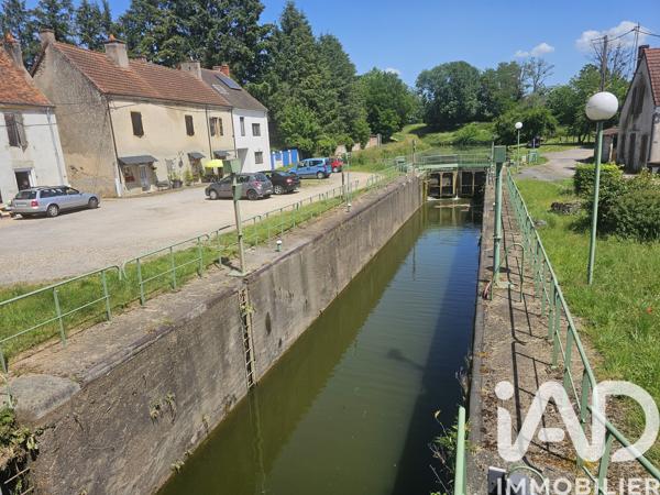 Immeuble à vendre 110 m² Génelard