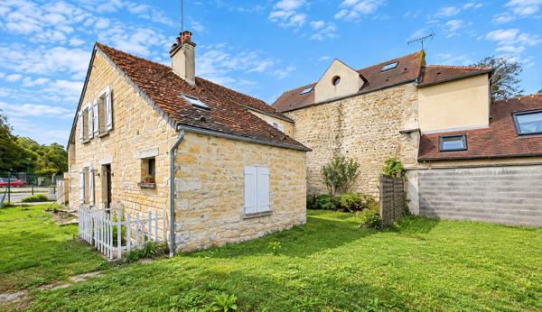 Immeuble 8 pièces à vendre à Neuville-sur-Oise - Réf 8385 440 000 € **  - Référence  8388