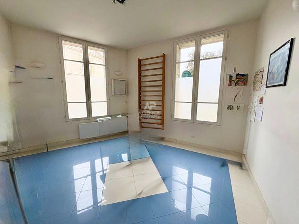 Immeuble 8 pièces à vendre à Neuville-sur-Oise - Réf 8385 440 000 € **  - Référence  8388