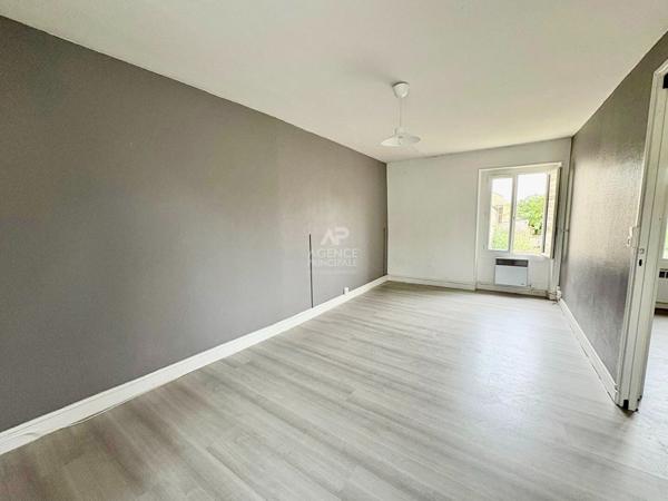 Immeuble 8 pièces à vendre à Neuville-sur-Oise - Réf 8385 440 000 € **  - Référence  8388