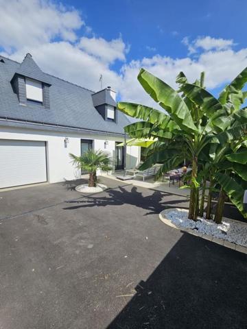 EXCLUSIVITÉ LOCMIQUÉLIC : Maison individuelle rénovée avec soin