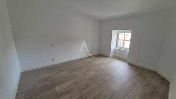 Appartement T3, Centre ville de Saint Jean D'Angély.