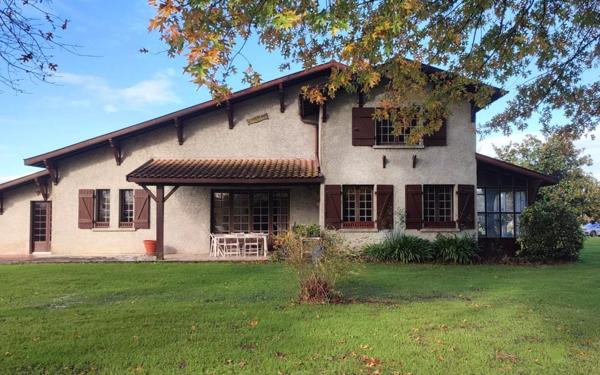 Maison à vendre    6 pièces •  Saint-Étienne-d'Orthe