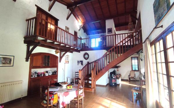 Maison à vendre    6 pièces •  Saint-Étienne-d'Orthe