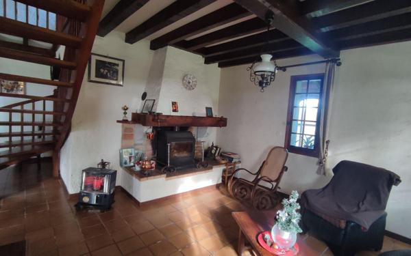 Maison à vendre    6 pièces •  Saint-Étienne-d'Orthe