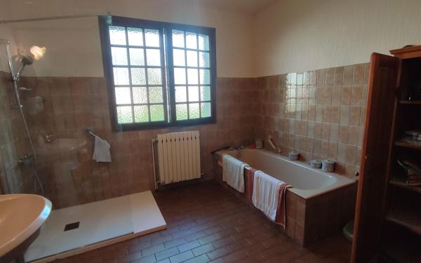 Maison à vendre    6 pièces •  Saint-Étienne-d'Orthe