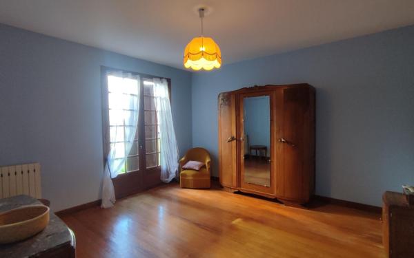 Maison à vendre    6 pièces •  Saint-Étienne-d'Orthe