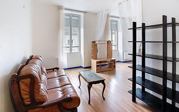 Immeuble à vendre    2 pièces •  La Tagnière