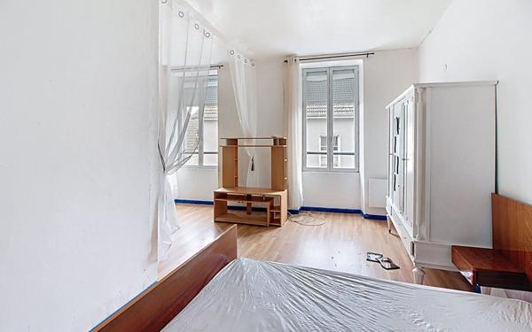 Immeuble à vendre    2 pièces •  La Tagnière