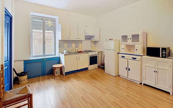 Immeuble à vendre    2 pièces •  La Tagnière